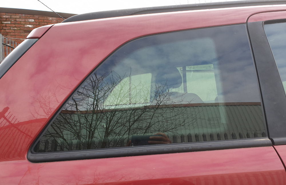 Vauxhall Zafira Club 16V Quarter window glass driver side rear